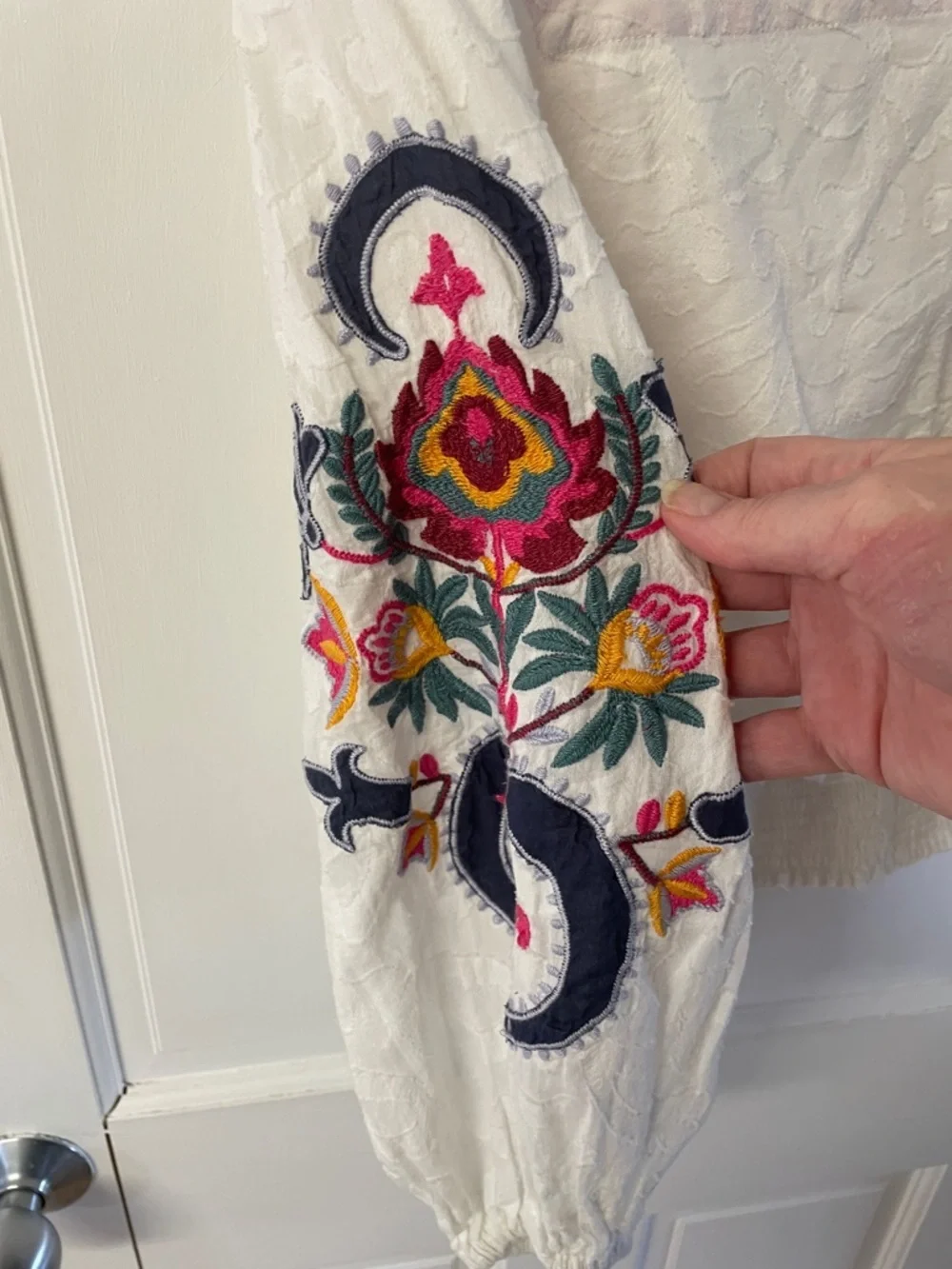 Anthropologie White Embroidered Top puff floral sleeves women’s size XS - Picture 3 of 14